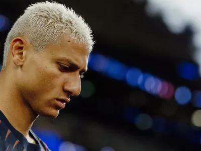 Kulisy nieudanego powrotu Richarlisona do Evertonu. Brazylijczyk może nie zagrać do stycznia