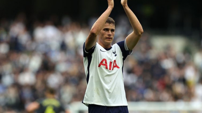 Tottenham rośnie w siłę – Micky van de Ven o nowym poziomie Kogutów