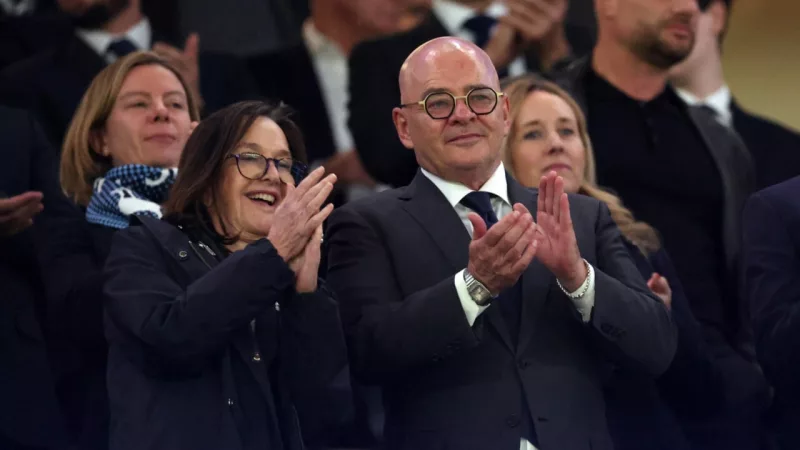 Rodzina Lewisów dokłada kolejne 120 mln funtów do kasy Tottenhamu