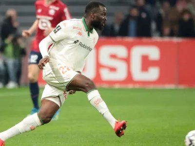 Gdzie jest Tanguy Ndombele? Rekordowy transfer Tottenhamu bez klubu