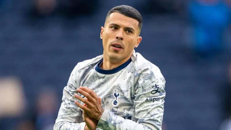 Kadra Tottenhamu przed Manchesterem United: Van de Ven i van Hecke z szansą na grę